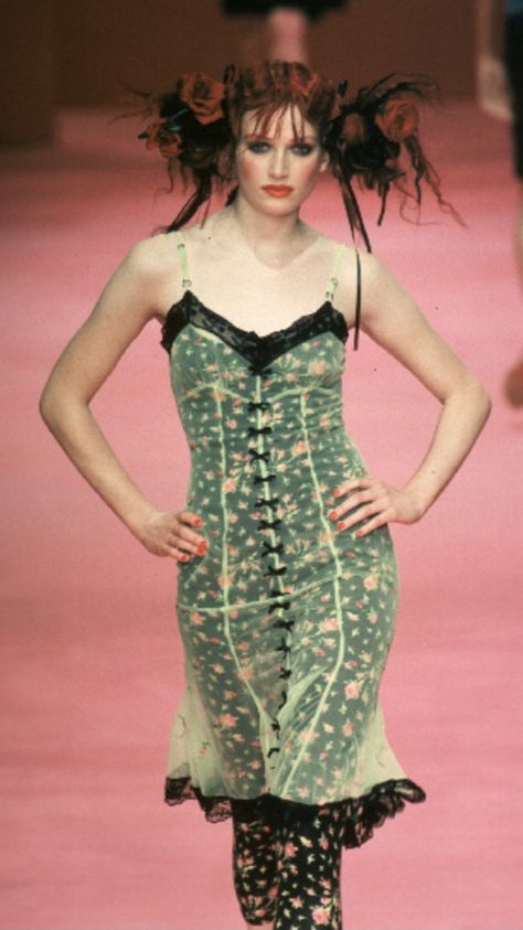 Betsey Johnson Runway, Vintage Runway, Original Supermodels, Model Aesthetic, Betsy Johnson, Runway Collection, 90s Fashion, Betsey Johnson, Runway Fashion