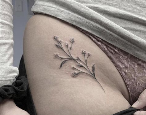 Upper Thigh Flower Tattoo, Thigh Flower Tattoo, Feminine Thigh Tattoos, Pelvic Tattoos, Wolf Tattoos Men, Tattoos Instagram, Hip Thigh Tattoos, Finger Tattoo Designs, Hip Tattoos Women