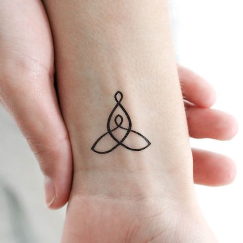 The Ultimate Guide to Celtic Motherhood Knot Temporary Tattoos Mother Daughter Celtic Knot, Celtic Motherhood Knot Tattoo, Celtic Mother Tattoos, Celtic Motherhood Tattoo, Celtic Motherhood Knot, Motherhood Knot, Celtic Motherhood, Mother And Baby Tattoo, Motherhood Tattoos