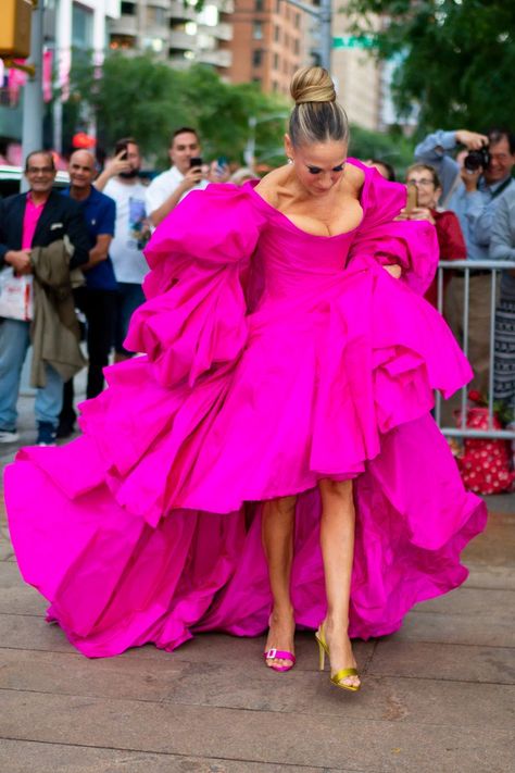 Zac Posen Gown, Bubu Dress, Sara Jessica Parker, Fancy Gown, Carrie Bradshaw Outfits, Carrie Bradshaw Style, Carrie White, American Pie, Pink Gowns