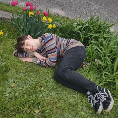 Lying Down on the Grass Near Some Flowers #flowers #lying #grass Banksy Mural, Grass Drawing, Lay Photo, House In Nature, Study Photos, Holding Baby, Our Environment, Aircraft Pictures, Character Poses