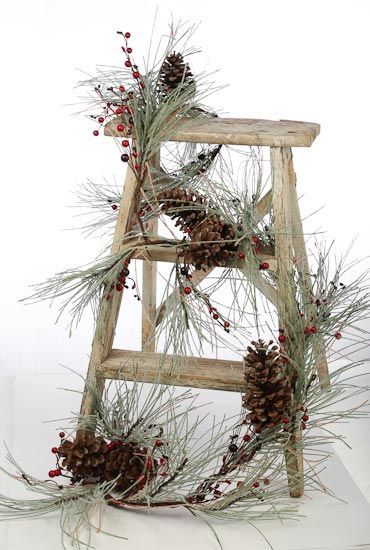 Diy Christmas Garland Outdoor, Ladder Decor Christmas, Step Ladder Decor, Christmas Garland Outdoor, Ladder Christmas Decor, Diy Christmas Garland, Christmas And Winter, Country Christmas Decorations, Holiday Floral