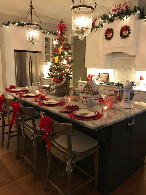 New York Noel, Christmas Dreaming, Cozy Christmas Decor, Christmas Decor Inspiration, Cosy Christmas, Christmas Kitchen Decor, Christmas Room Decor, Christmas Feeling, Christmas Inspo