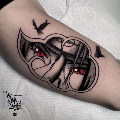 Matteo Tenan shared a post on Instagram: “Itachi in the akatsuki cloud☁️ Pezzo molto divertente da eseguire e molto adatto a chi non vuole un…” • Follow their account to see 181 posts. Akatsuki Cloud, Family Tattoos For Men, The Akatsuki, Samurai Tattoo Design, Manga Tattoo, Naruto Tattoo, Forearm Sleeve Tattoos, Geek Tattoo, Tattoo Style Drawings