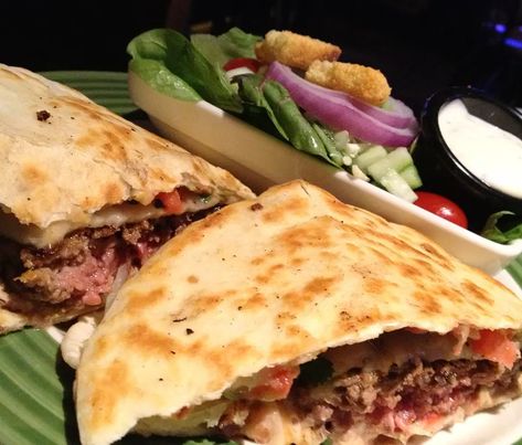 Applebee's Quesadilla Burger Recipe - Applebee's Recipes Quesadilla Burger Recipe, Keto Burger Recipes, Wrap Quesadilla, Quesadilla Burgers, Applebees Recipes, Applebees Copycat Recipes, Sugar Pie Crust, Best Ground Beef Recipes, Lemon Pound Cake Recipe