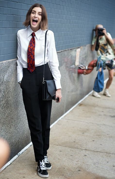 https://flic.kr/p/2h4w6LY | Maritchka Entropia Chicago Street Style, Costume Noir, Mode Casual, Inspired Outfits, 가을 패션, White Shirts, Mode Inspiration, Outfits Casuales, Wearing Black