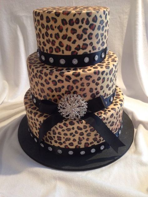 Hand Painted lepord Print Wedding Cake! Cheetah Print Cakes, Mud Cakes, Leopard Cake, Caramel Mud Cake, Leopard Print Cake, Cake Painting, Red Birthday Cakes, Animal Print Cake, Red Leopard Print