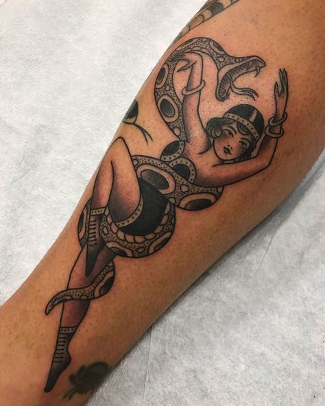 Lady With Snake Tattoo, Figure Tattoos For Women, Snake Charmer Tattoo, American Traditional Pinup, Snake Lady, Traditional Snake Tattoo, Lady Tattoo, Pin Up Girl Tattoo, Hippie Tattoo