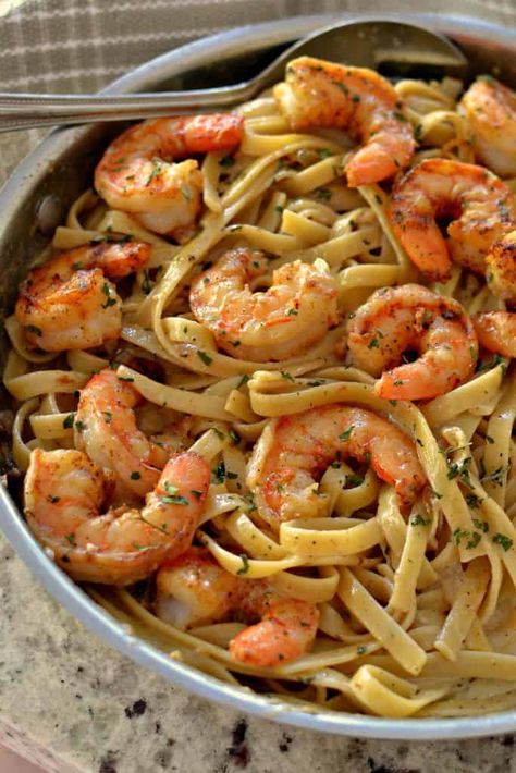 Cajun Shrimp Pasta (Pasta and Shrimp in a Creamy Creole Sauce) Cajun Shrimp Pasta, Cajun Shrimp, Think Food, Shrimp Pasta, Food Goals, Pasta Recipe, Food Obsession, Pretty Food, Aesthetic Food