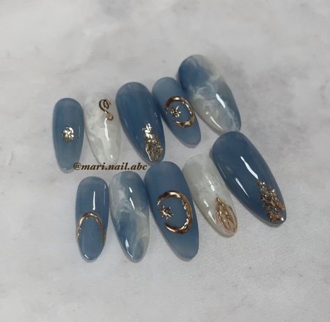 Aquamarine Nails, Nail Art Blue, Nail Polish Art Designs, Indian Nails, Sophisticated Nails, Nail Paint Shades, Fake Nails Designs, Art Deco Nails, Gold Nail Designs