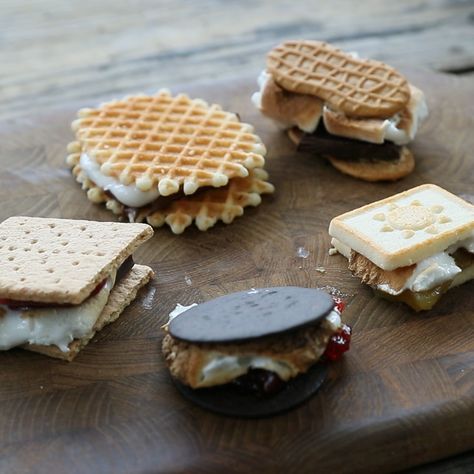 Smores Variations, Gourmet Smores, Smore Recipes, Camping Desserts, S'mores Bar, Around The Campfire, Campfire Food, S'mores, Camping Food