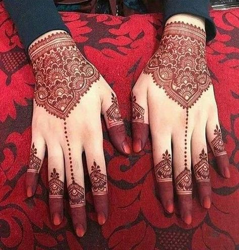 Engagement Mehndi Designs You Should Try (42) Mehndi Designs Finger, Henna Hand Designs, Tato Henna, Eid Mehndi Designs, Mehndi Designs 2018, Henna Art Designs, Bridal Henna Designs, Tattoo Henna, Mehndi Design Pictures