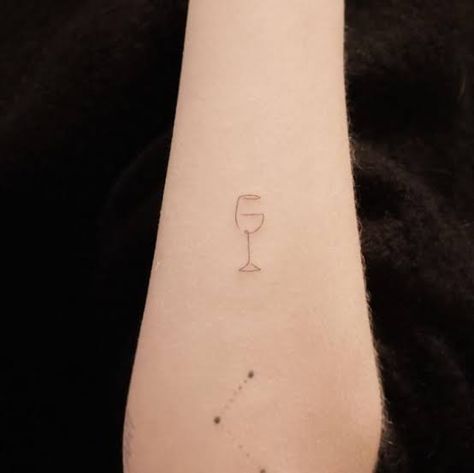 Ecg Tattoo, Poetic Tattoos, Geometric Tattoo Shoulder, Wine Glass Tattoo, Glass Tattoo, Bestie Tattoo, Tattoo Line, M Tattoos, Unalome Tattoo