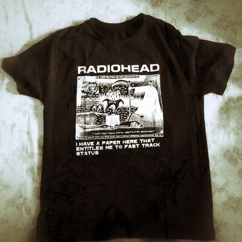 #pinterestinspired #tshirt #radiohead Radiohead Tshirt, Radiohead Shirt, Thrifting Manifestation, Baby Tees, Radiohead, Winter Fits, Clothing Design, Christmas List, Design Inspo