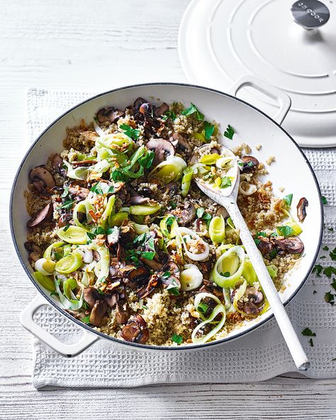 This twist on risotto uses quinoa instead of rice for a slightly healthier spin on the comforting classic. It's a great midweek family meal – everyone will love the crispy onion topping! Risotto Recipes Cheese, Bacon And Mushroom Risotto, Onion Risotto, Filet Mignon Chorizo, Leek Mushroom, Quinoa Risotto, Mushroom Leek, Vegetarian Risotto, Mushroom Quinoa