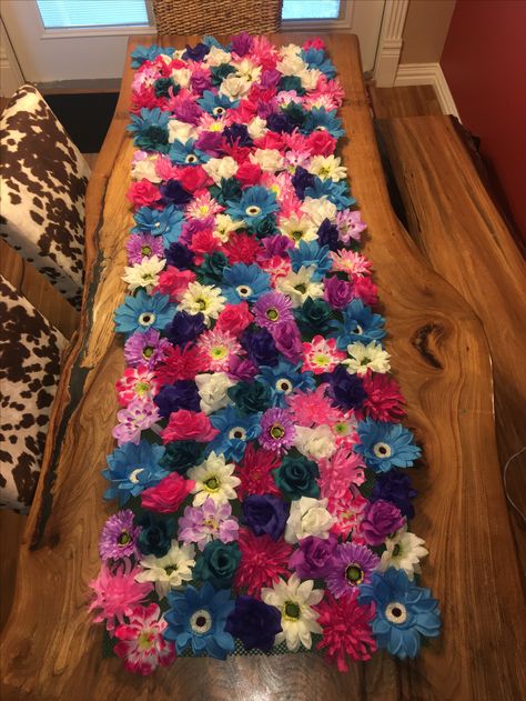 Silk flower grave blanket for Mothers Day fresh grave cover Diy Headstone Decorations, Diy Grave Decorations, Decorating Grave Sites Ideas, Diy Grave Blankets, Diy Headstone, Graveyard Decorations, Grave Ideas, Grave Blanket, Cemetary Decorations