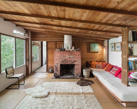 windows, wood roof, white walls, built in neutral seat and pillows looks cozy!!! -  Kepes House, 1949 Diy Interior, A Living Room, Mid Century House, In The Woods, House Inspiration, My Dream Home, Future House, Cape Cod, Midcentury Modern