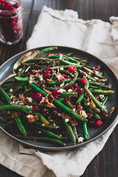 Green Beans with Cranberries, Bacon and Goat Cheese Green Beans With Cranberries, Thanksgiving Green Beans, Fresh Cranberry Recipes, Green Beans Side Dish, Thanksgiving Side Dishes Easy, Friendsgiving Food, Green Beans With Bacon, Side Chick, Goat Cheese Recipes