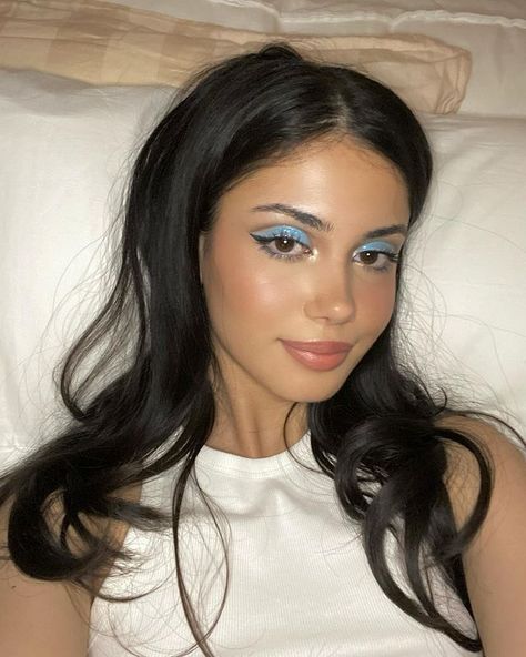 The Love Witch, Vampire Bride, Cute Makeup Looks, Blue Eyeshadow, Kiss Makeup, Blue Makeup, Editorial Makeup, Glam Makeup, Girls Makeup