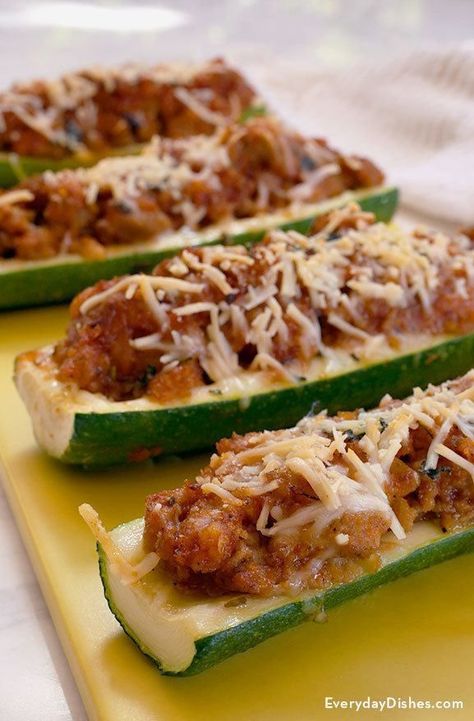 If you’re craving a healthy Italian flavor but don’t want to chow down on all the carbs, you will love our low-carb chicken sausage zucchini boats recipe. They’re packed with flavor and taste just like pizza! Zucchini Boats Recipe, Italian Meat Sauce, Zucchini Boat Recipes, Turkey Lasagna, Stuffed Zucchini Boats, Optavia Recipes, Healthy Italian, Green Meals, Stuffed Zucchini