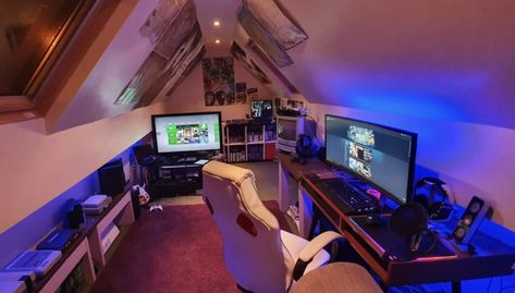 20 Male Living Spaces That Don’t Give a Hoot About Your Opinion - Ftw Gallery Loft Conversion Games Room, Loft Ideas Upstairs, Attic Game Room, Male Living Space, Game Room Ideas, Best Gaming Setup, Small Attic, Game Room Family, Loft Space