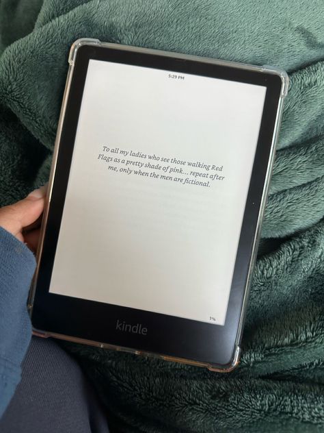 Kindle Setup, Reading Kindle Aesthetic, Kindle Paperwhite Aesthetic, Dark Academia Books Aesthetic, Kindle Bookstagram, Kindle Girlie, Reading Kindle, Kindle Aesthetic, Bookstagram Aesthetic