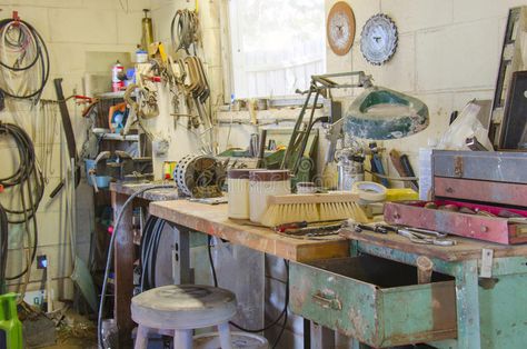 Messy Workshop, Laptop Aesthetics, Toy Workshop, Mechanical Room, Artist Workshop, Garage Interior, Work Bench, Stock Photography Free, Shop Interior