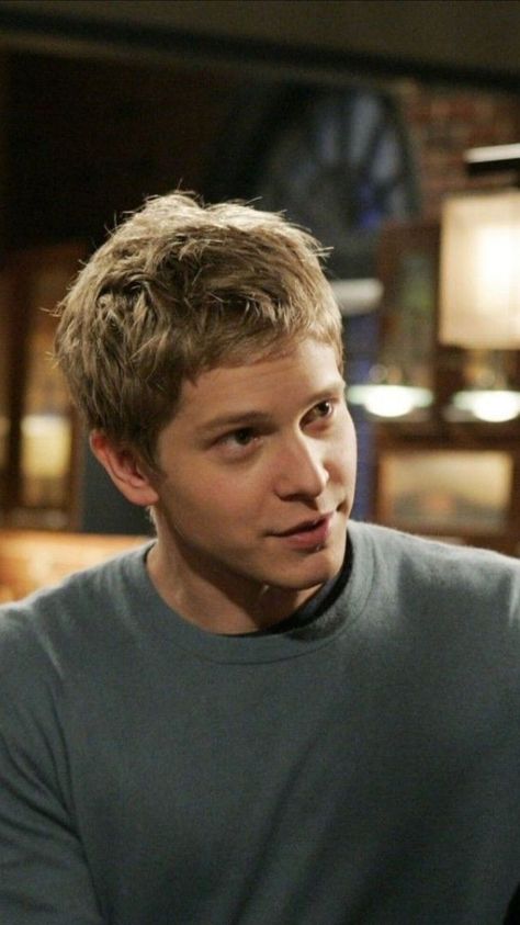 Logan Gilmore, Gilmore Girls Logan, Logan Huntzberger, Rory And Logan, Gilmore Girls Fashion, Gilmore Guys, Matt Czuchry, Team Logan, Tv Show Couples