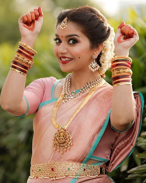 Shopzters | Actress Swathi Reddy & Her Super Cute Telugu Wedding Telugu Engagement Photos, Swathi Reddy Marriage, Telugu Wedding Hairstyles, Traditional Telugu Jewellery, Bridal Hairstyle For Saree, Telugu Bridal Hairstyles, South Indian Bride Saree Telugu Wedding, Bridal Looks Indian Brides In Saree, Pellikuthuru Hairstyles