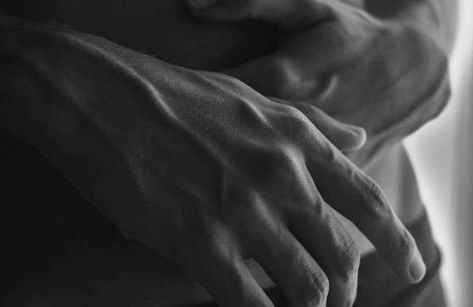 Hand Photography, Male Hands, Couple Aesthetic, His Hands, Aesthetic Photo, Dark Aesthetic, In The Middle, Aesthetic Pictures, The Middle