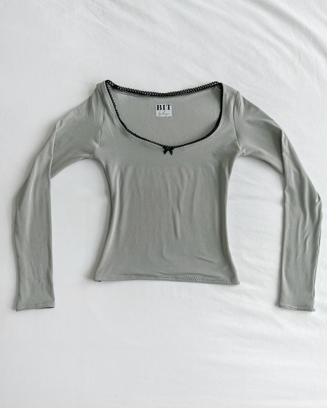 * All preorders for this item ship within 1-2 weeks! Handmade gray long sleeve top Super soft and stretchy Sweetheart neckline Double layered front bodice for extra coverage and shape Model is wearing a size S Free U.S. shipping! Clothes On Sale, Tops For Women 2024, Sewing Thrifted Clothes, Different Styles Fashion List, Long Sleeve Tight Shirt, Cute Long Sleeve Tops, Corset Long Sleeve Top, Long Sleeves Outfit, Cute Long Sleeve Shirts