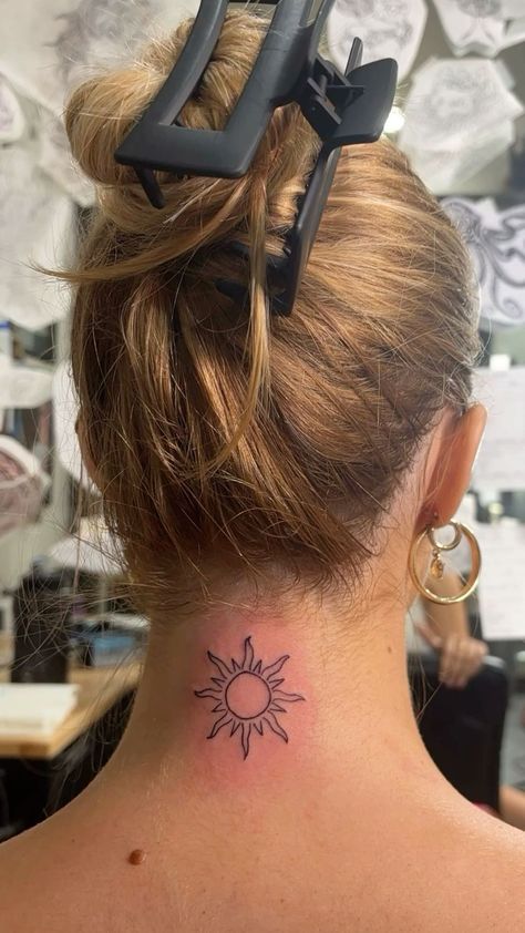 Sun Tattoo Back, Line Sun Tattoo, Fine Line Sun Tattoo, Tattoo Hidden, Tattoo Back Of Neck, Tattoo Back, Back Of Neck Tattoo, Writing Tattoos, Sun Tattoos