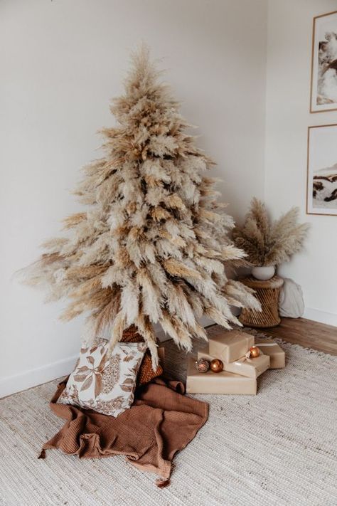 Boho Christmas Photoshoot, Elari Events, Natal Boho, Bohemian Christmas, Pampas Grass Decor, Boho Christmas, Christmas Photoshoot, Christmas Decorations Rustic, Styl Boho