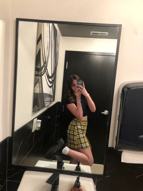 Skirt Poses, Oxfords Outfit, Plaid Skirt, Plaid Skirts, Oxford, Mirror Selfie, Plaid, Skirt, Quick Saves