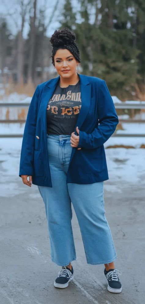 Wide Leg Jeans Outfit Winter Plus Size, Plus Size Outfits With Jeans, Artsy Plus Size Outfits, Plus Size Colorful Outfits, Plus Size Flare Jeans Outfits, Wide Leg Jeans Outfit Plus Size, Flare Jeans Outfit Winter, Plus Size Wide Leg Jeans, Curvy Winter Outfits