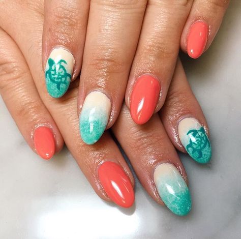 Sea turtles Cute Turtle Nail Designs, Nail Art Turtle, Sealife Nails, Ocean Nail Art Sea, Scuba Nails, Pedicure Ideas Summer Beach, Sea Animal Nails, Sea Turtle Nails Design, Turtle Nails Design