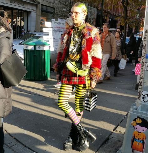 Punk Maximalism, Loud Fashion, Male Maximalist Outfits, Weird Outfits Street Style, Grunge Maximalism Fashion, Crazy Fashion, Weird Outfits, Punk 80s Fashion, Maximalist Alt Fashion