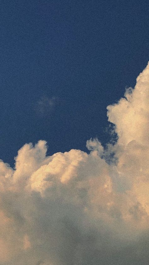 Aesthetic Scenery Wallpaper, Wallpaper Sky Aesthetic, Aesthetic Scenery, Wallpaper Sky, Cloud Wallpaper, Pretty Sky, Aesthetic Pastel Wallpaper, Tumblr Wallpaper, Iphone Background Wallpaper