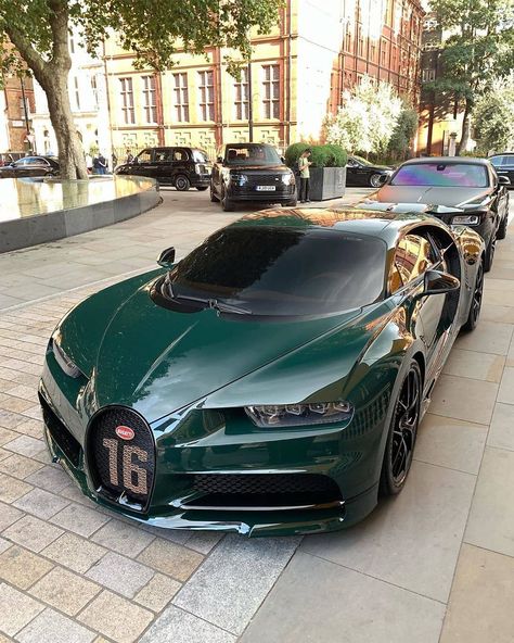 The Green Bugatti Chiron 😍🔥 Rate this Chiron 1-10 👍 Pic b Green Bugatti, Luxury Boat, Green Photography, Luxury Car Brands, Bugatti Cars, Exotic Sports Cars, Bugatti Chiron, Super Luxury Cars, Bugatti Veyron