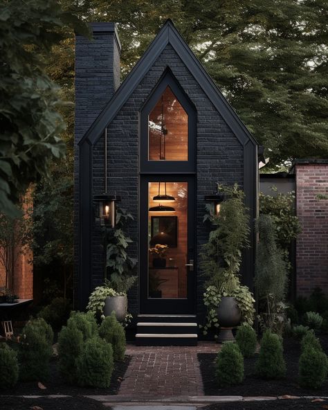 Living In A Tiny Black Tiny House Exterior, Black Houses Exterior, Unique Tiny Houses, Tiny Townhouse, Chic Architecture, Hermit Mode, Dark Homes, Cottage Tiny House, Black Houses