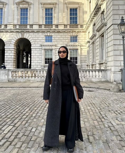 Winter Outfits London, Winter Hijab Outfits, Modest Hijabi Outfits, Modest Outfits Muslim, Modest Winter Outfits, Modern Hijab Fashion, London Outfit, Hijabi Style, Cold Outfits