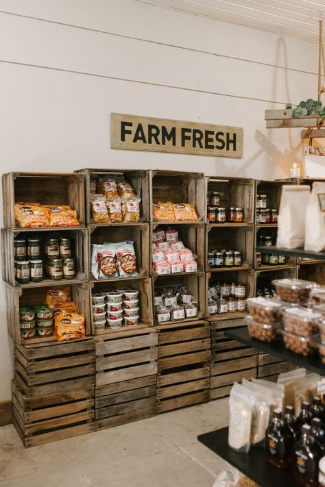 Wooden Grocery Store, Farm Shops Ideas, Country Store Decor, Produce Display Ideas, Country Convenience Store, Small Farm Shop Design, Farmers Market Garden, Produce Stand Kitchen, Retail Store Shelf Display Ideas