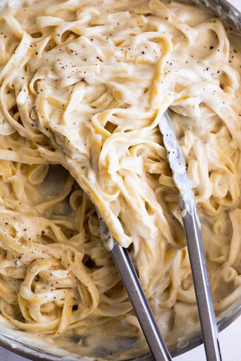 Roasted Cauliflower Alfredo Sauce, Cauliflower Alfredo Sauce Recipe, Healthy Fettuccine Alfredo, Ricotta Sauce, Cauliflower Alfredo Sauce, Family Dinner Recipe, Chicken Broth Recipes, Cauliflower Alfredo, High Potassium Foods