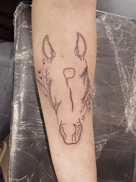 Rustic Tattoo Ideas, Horse Shoulder Tattoo, Horse Hoof Print Tattoo, Unique Horse Tattoos, Horse Lover Tattoo Ideas, Western Tramp Stamp Tattoos, Mother Daughter Tattoos Western, Horse Hooves Tattoo, Cowgirl Tattoo Ideas