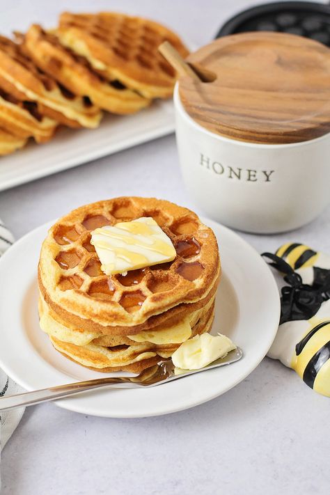 Honey Waffles, Waffles For Breakfast, Cornbread Waffles, Honey Cornbread, Belgian Waffle Maker, Delicious Donuts, Belgian Waffles, Breakfast Pancakes, Waffle Iron