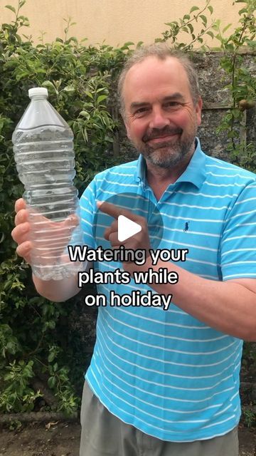 Simon Akeroyd on Instagram: "How to keep your plants watered whilst you are on holiday! #gardening #wateringplants #growyougroceries #growyourownfood" How To Water Plants When On Vacation, Diy Plant Waterer, Best Plants To Grow In Water, Watering Plants While On Vacation, Plant Watering Hacks, Plant Waterer, Water Garden Plants, Plant Watering System, Self Watering Plants