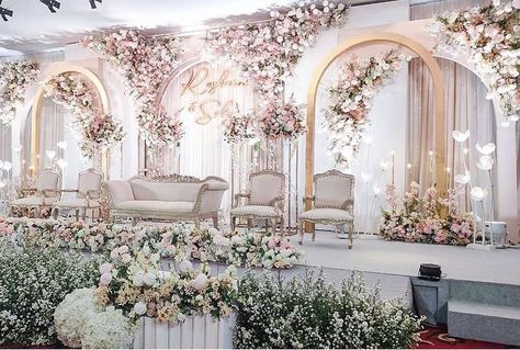 Dekor Pernikahan Aesthetic, Pelaminan Aesthetic, Decorasi Wedding, Dekor Pelaminan, Pelaminan Modern, Wedding Decor Trends, Indoor Wedding Decorations, Nikah Decor, Mini Gallery