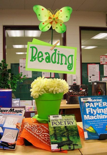 Reading Helps Your Mind Bloom - "READING" | Flickr - Photo Sharing! School Library Bulletin Boards, School Library Decor, Spring Display, Library Media Center, Library Bulletin Boards, Online Contest, Reading Help, School Displays, Library Displays