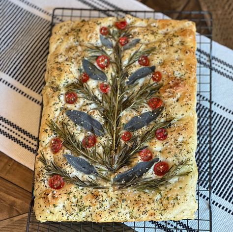 This Baked Goods item by CnCbakesgoods has 13 favorites from Etsy shoppers. Ships from Chuckey, TN. Listed on Aug 22, 2024 Pretty Christmas Food, Foccacia Art Bread, Foccacia Christmas, Focaccia Charcuterie Board, Decorative Bread Art, Pretty Focaccia Bread, Decorated Foccacia, Focaccia Art Bread, Christmas Foccacia