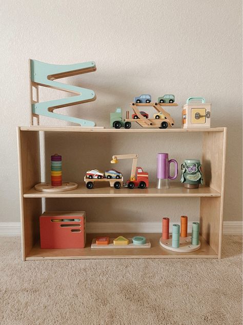 Diy Toy Shop, Baby Toy Shelf, Diy Toy Shelf, Montessori Furniture Diy, Diy Montessori Shelf, Montessori Living Room, Montessori Shelf Ideas, Homemade Shelves, Montessori Toy Shelf